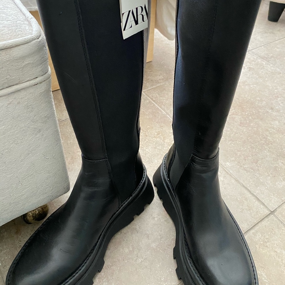 ⭐️Zara Lug Sole Knee High Stompers⭐️